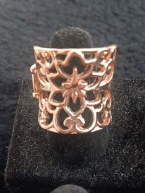 Vtg Style Gold tone floral vines knuckle ring